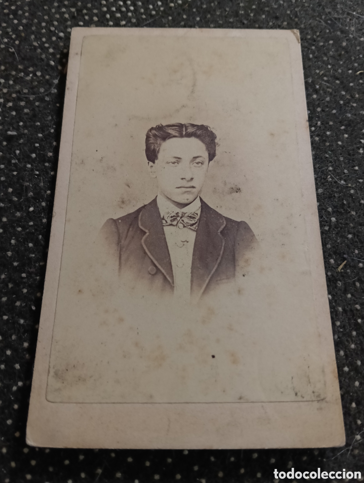 Fotograf&iacute;a antigua: 1865-1910 Fotograf&iacute;a Victoriana en cart&oacute;n de un se&ntilde;or de la &eacute;poca mide 11 x 6,5 aprox.