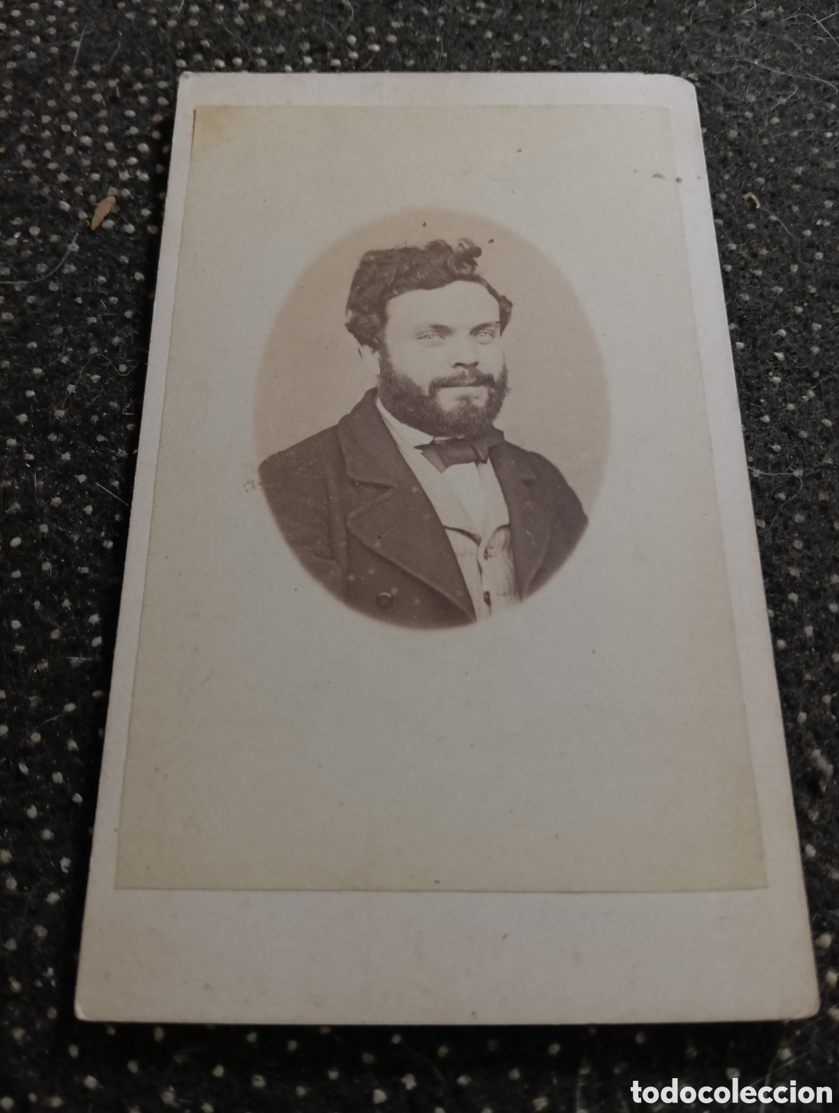 Fotograf&iacute;a antigua: 1865-1910 Fotograf&iacute;a Victoriana en cart&oacute;n de un se&ntilde;or de la &eacute;poca mide 11 x 6,5 aprox.