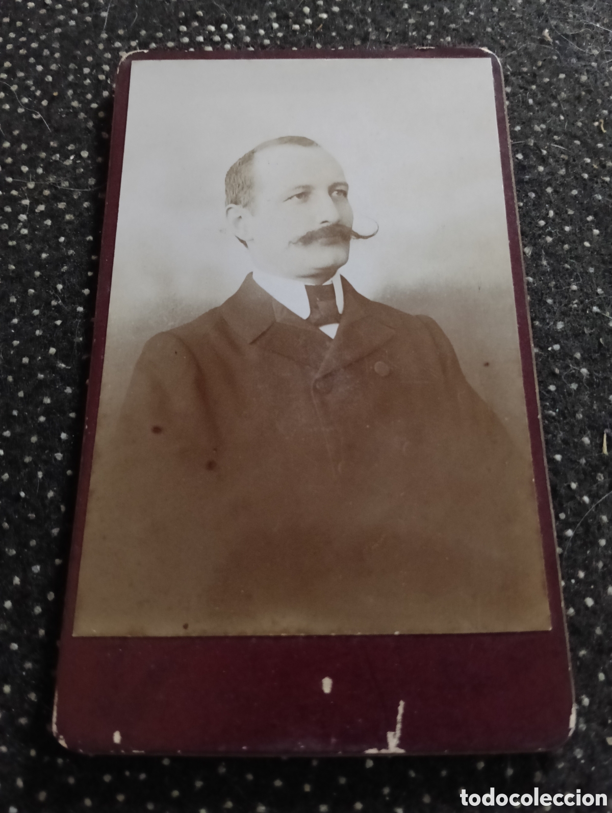 Fotograf&iacute;a antigua: 1865-1910 Fotograf&iacute;a Victoriana en cart&oacute;n de un se&ntilde;or de la &eacute;poca mide 11 x 6,5 aprox.