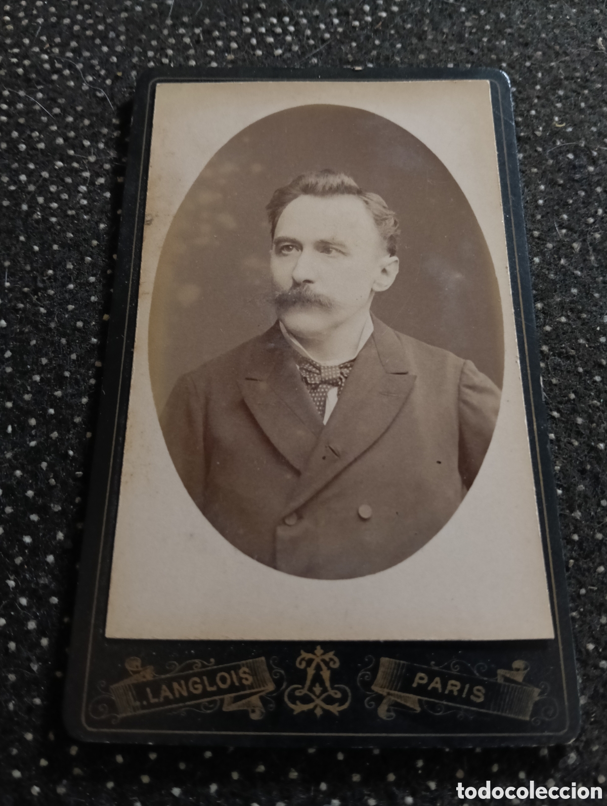 Fotograf&iacute;a antigua: 1865-1910 Fotograf&iacute;a Victoriana en cart&oacute;n de un se&ntilde;or de la &eacute;poca mide 11 x 6,5 aprox.