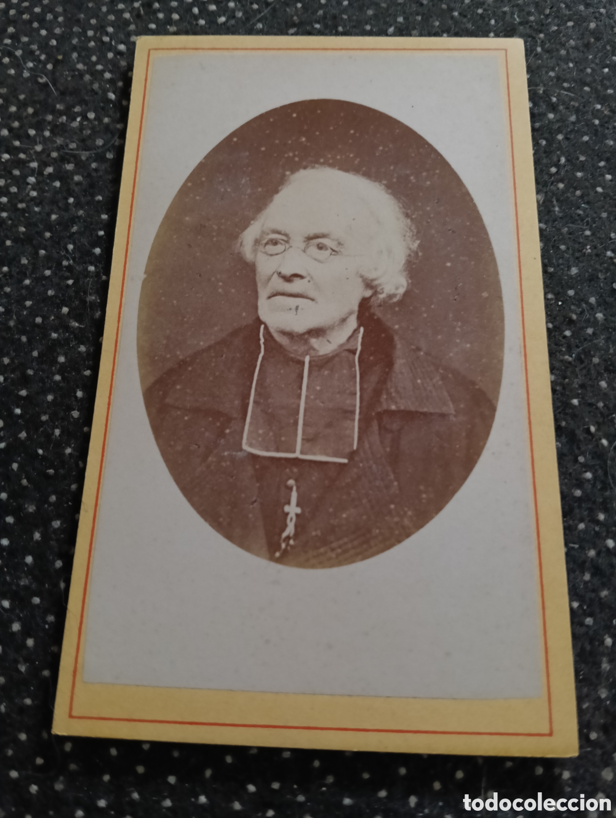 Fotograf&iacute;a antigua: 1865-1910 Fotograf&iacute;a Victoriana en cart&oacute;n de un se&ntilde;or de la &eacute;poca mide 11 x 6,5 aprox.