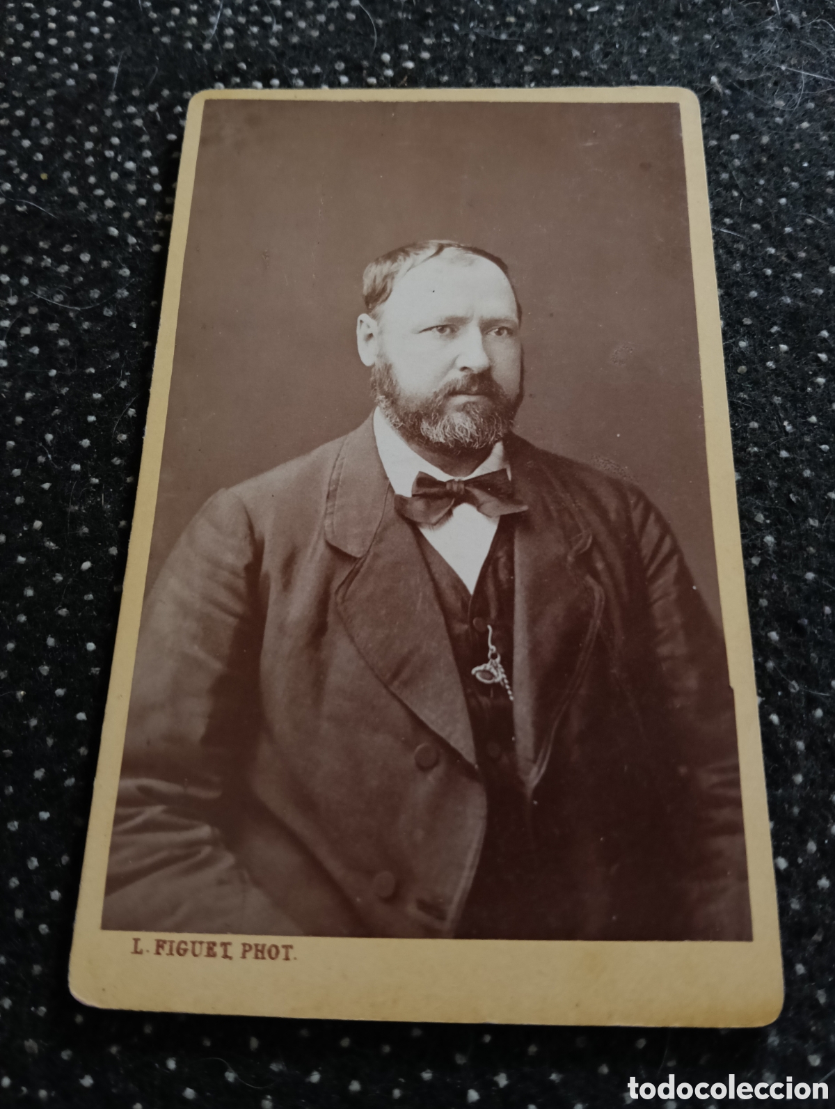 Fotograf&iacute;a antigua: 1865-1910 Fotograf&iacute;a Victoriana en cart&oacute;n de un se&ntilde;or de la &eacute;poca mide 11 x 6,5 aprox.