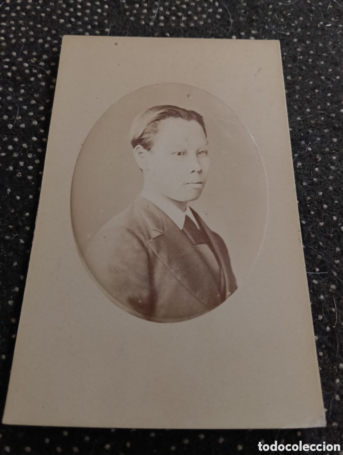 Fotograf&iacute;a antigua: 1865-1910 Fotograf&iacute;a Victoriana en cart&oacute;n de un se&ntilde;or de la &eacute;poca mide 11 x 6,5 aprox.