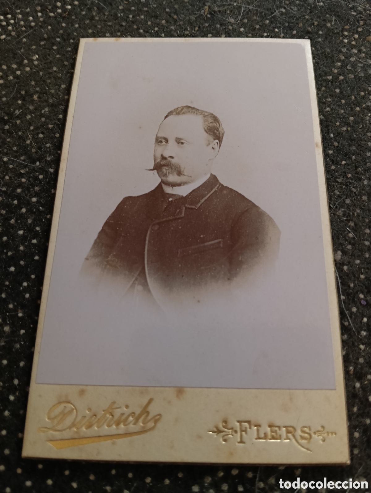 Fotograf&iacute;a antigua: 1865-1910 Fotograf&iacute;a Victoriana en cart&oacute;n de un se&ntilde;or de la &eacute;poca mide 11 x 6,5 aprox.