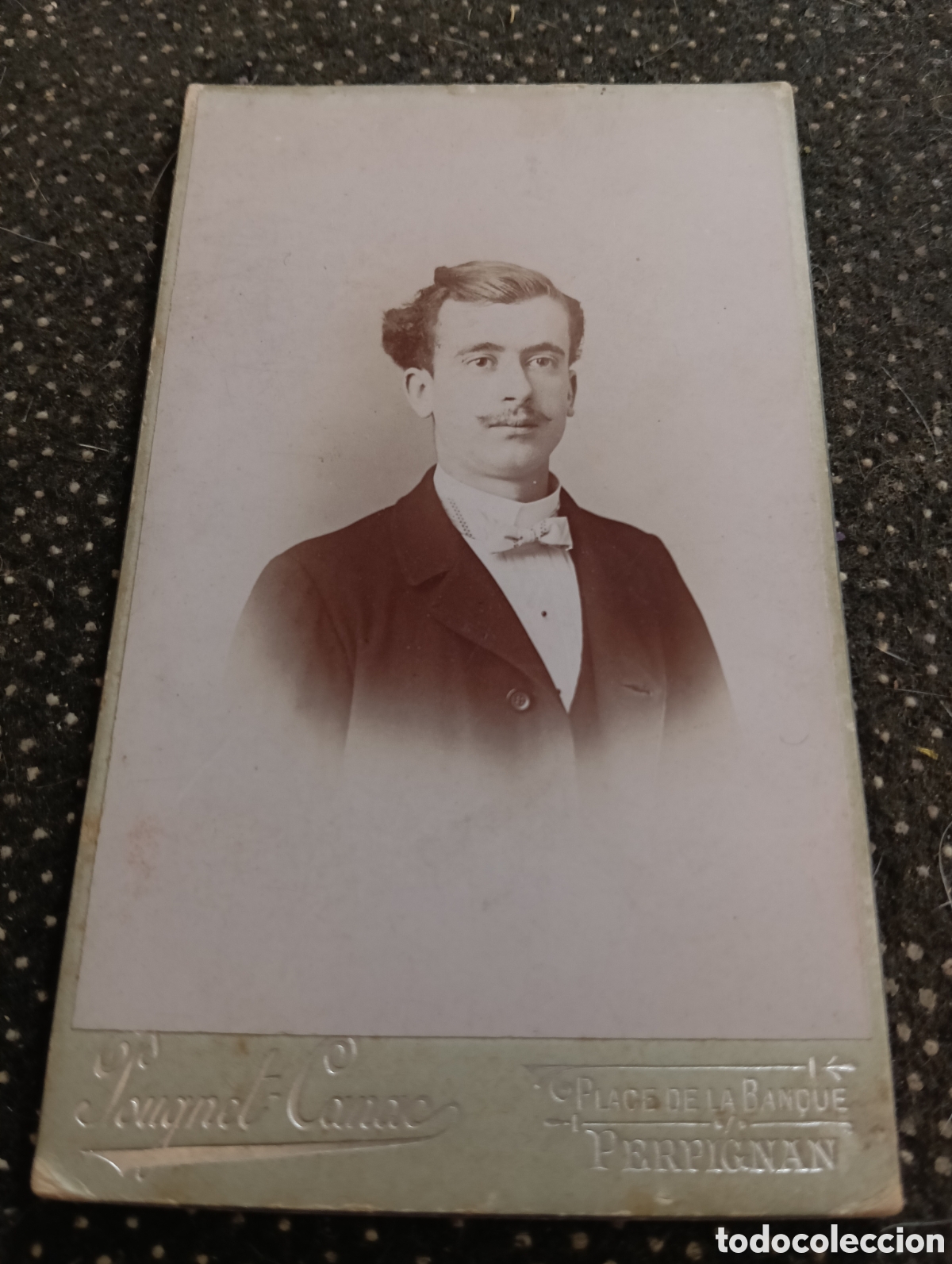 Fotograf&iacute;a antigua: 1865-1910 Fotograf&iacute;a Victoriana en cart&oacute;n de un se&ntilde;or de la &eacute;poca mide 11 x 6,5 aprox.