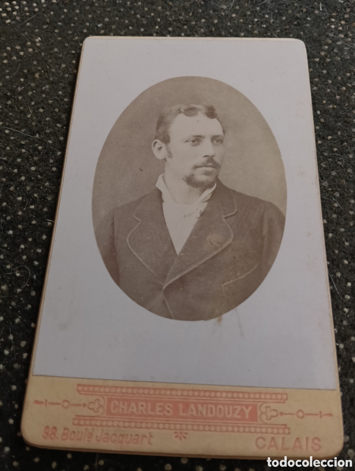 Fotograf&iacute;a antigua: 1865-1910 Fotograf&iacute;a Victoriana en cart&oacute;n de un se&ntilde;or de la &eacute;poca mide 11 x 6,5 aprox.