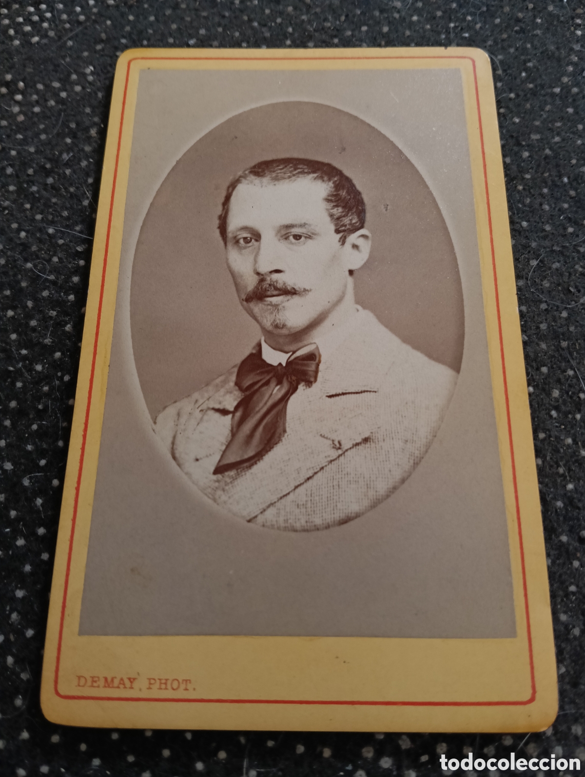 Fotograf&iacute;a antigua: 1865-1910 Fotograf&iacute;a Victoriana en cart&oacute;n de un se&ntilde;or de la &eacute;poca mide 11 x 6,5 aprox.
