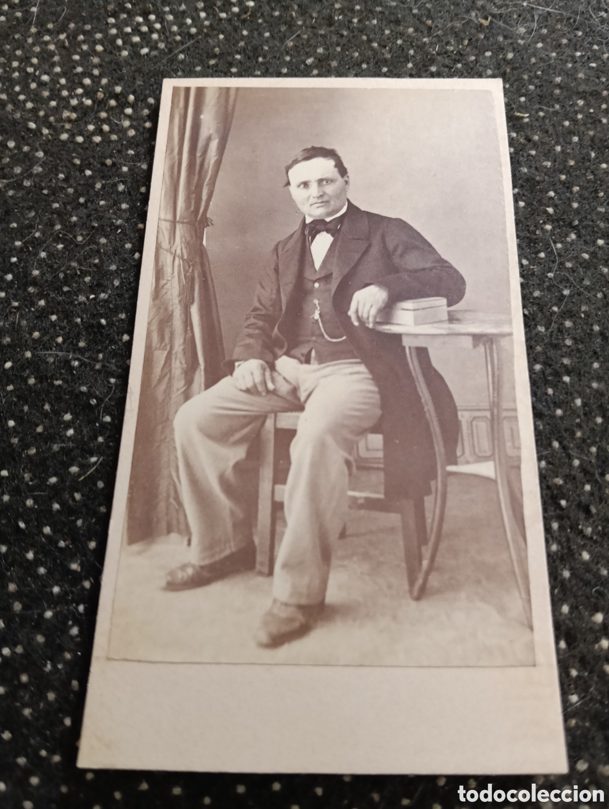 Fotograf&iacute;a antigua: 1865-1910 Fotograf&iacute;a Victoriana en cart&oacute;n de un se&ntilde;or de la &eacute;poca mide 11 x 6,5 aprox.