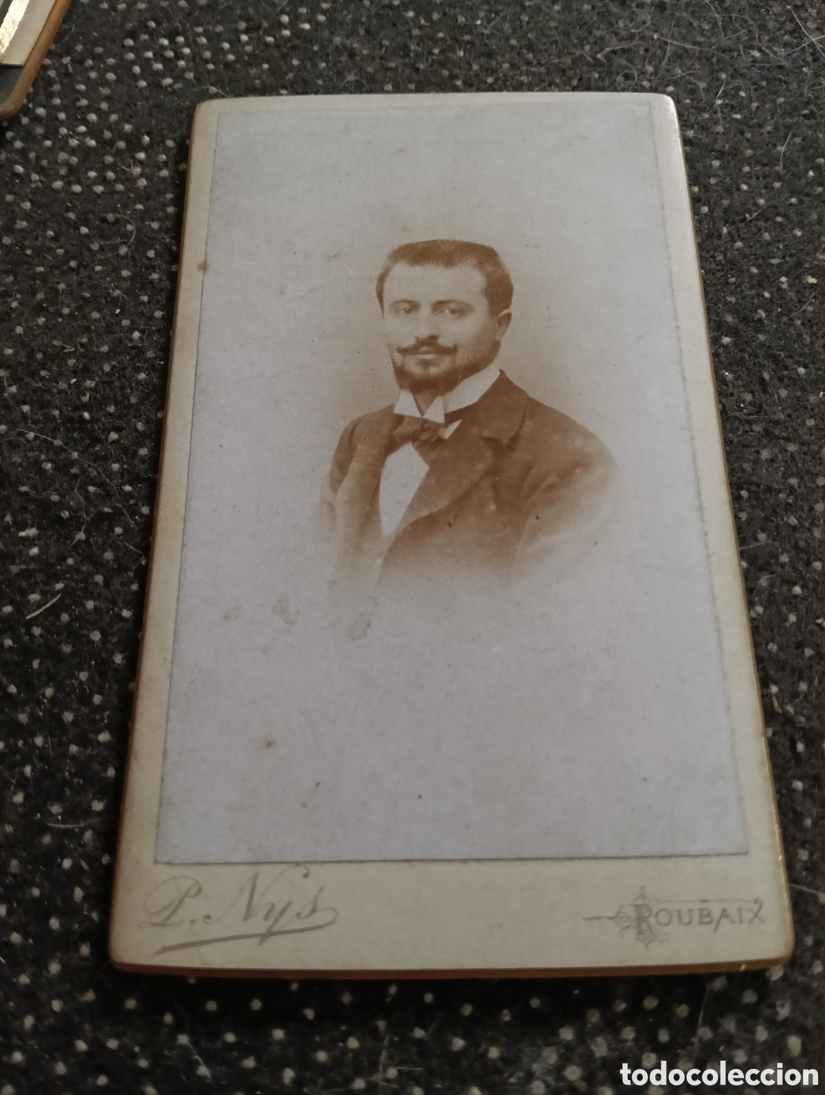 Fotograf&iacute;a antigua: 1865-1910 Fotograf&iacute;a Victoriana en cart&oacute;n de un se&ntilde;or de la &eacute;poca mide 11 x 6,5 aprox.