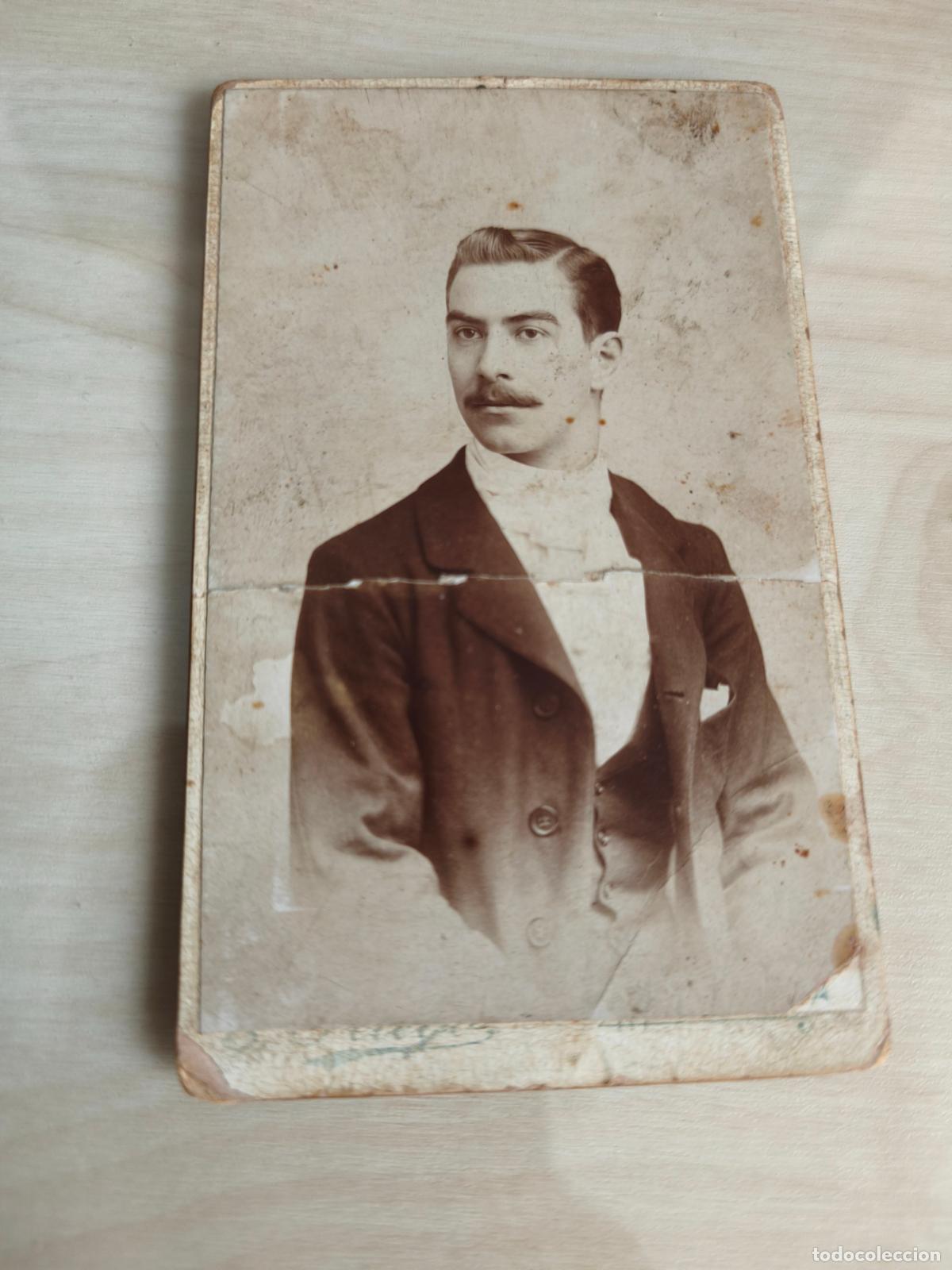 Fotograf&iacute;a antigua: Foto caballero E. Pliego, Pamplona. Se&ntilde;ales de haber estado pegado en album.