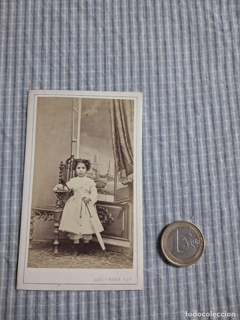 Fotograf&iacute;a antigua: Fotograf&iacute;a alb&uacute;mina Ni&ntilde;a. Carte de visite. Unal y Marca. Gerona