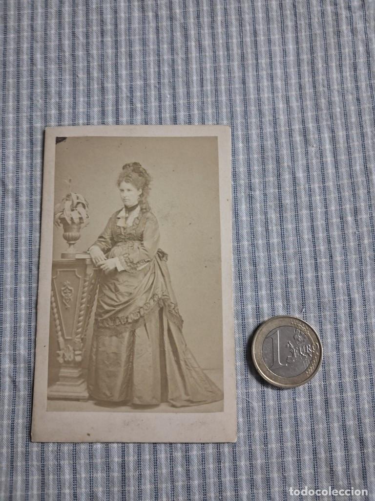 Fotograf&iacute;a antigua: Fotograf&iacute;a alb&uacute;mina Se&ntilde;ora. Carte de visite. Gerona