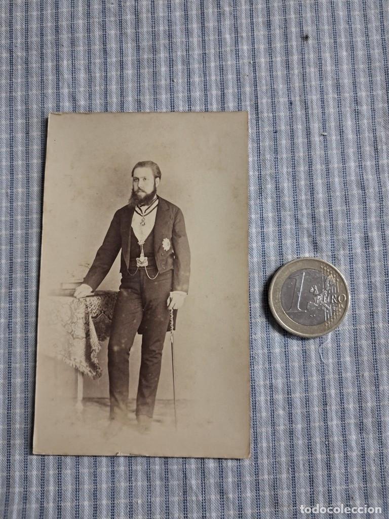 Fotograf&iacute;a antigua: Fotograf&iacute;a alb&uacute;mina Se&ntilde;or condecorado. Carte de visite. J. Masaguer. Gerona