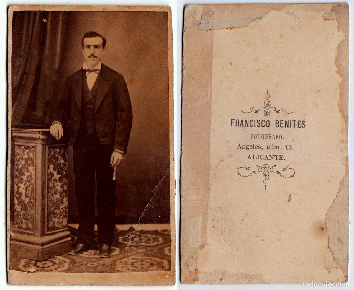 Fotograf&iacute;a antigua: CDV Caballero de pie con un puro. Fot&oacute;grafo Francisco Benites, Alicante. Siglo XIX rc