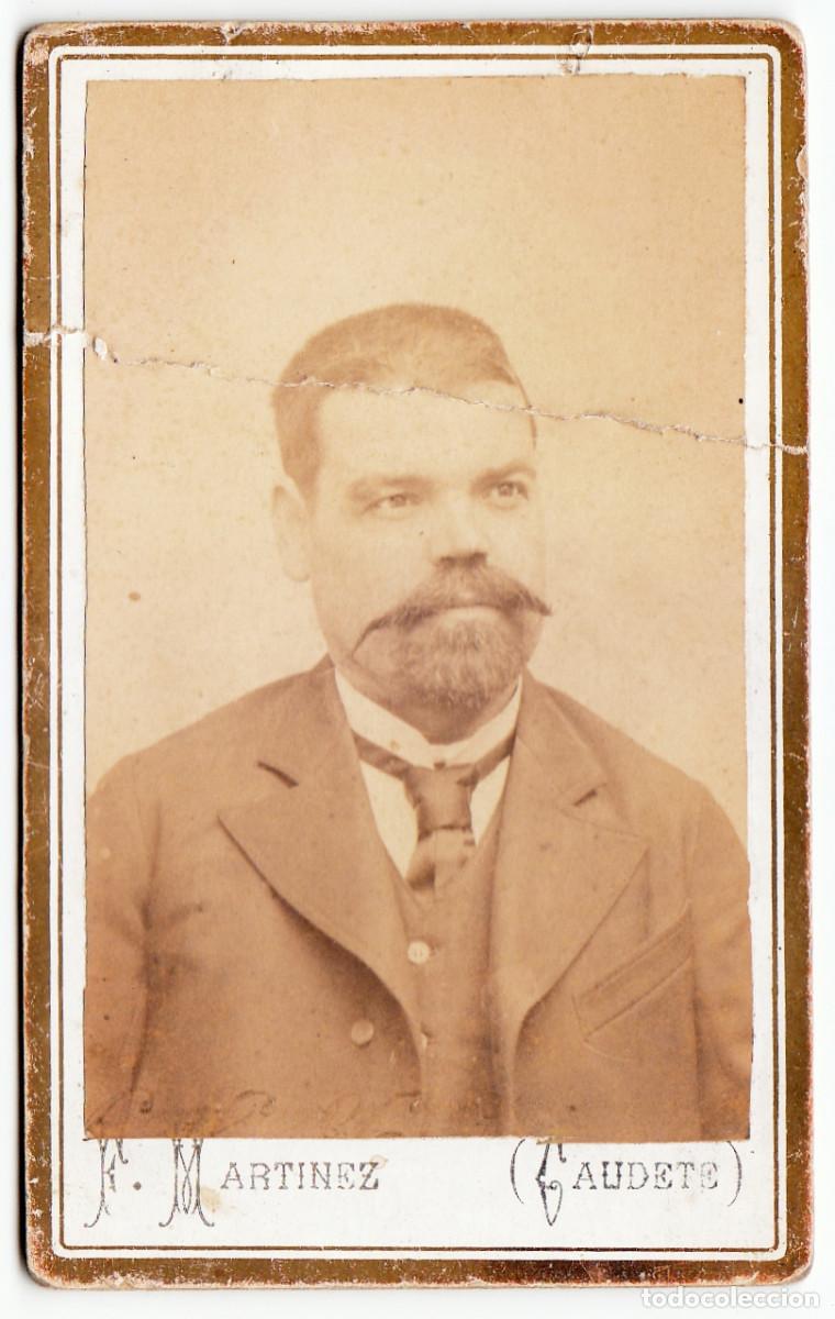 Fotograf&iacute;a antigua: CDV Caballero con corbata. Muy raro fot&oacute;grafo F. Mart&iacute;nez, Caudete, Albacete. Siglo XIX rc