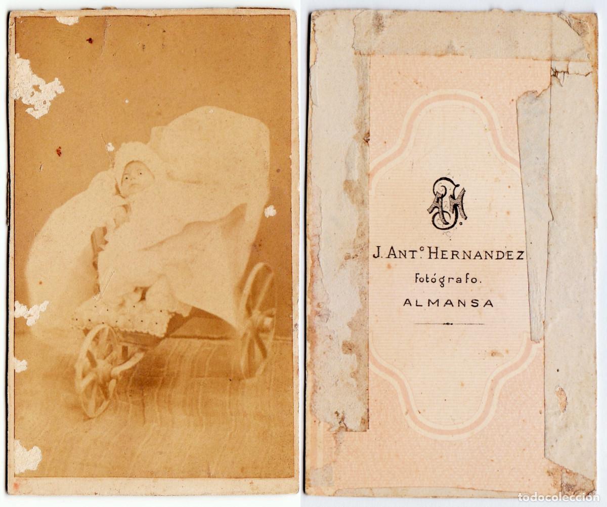 Fotograf&iacute;a antigua: CDV Beb&eacute; carrito de tres ruedas. Raro fot&oacute;grafo J Antonio Hern&aacute;ndez, Almansa, Albacete. Siglo XIX rc
