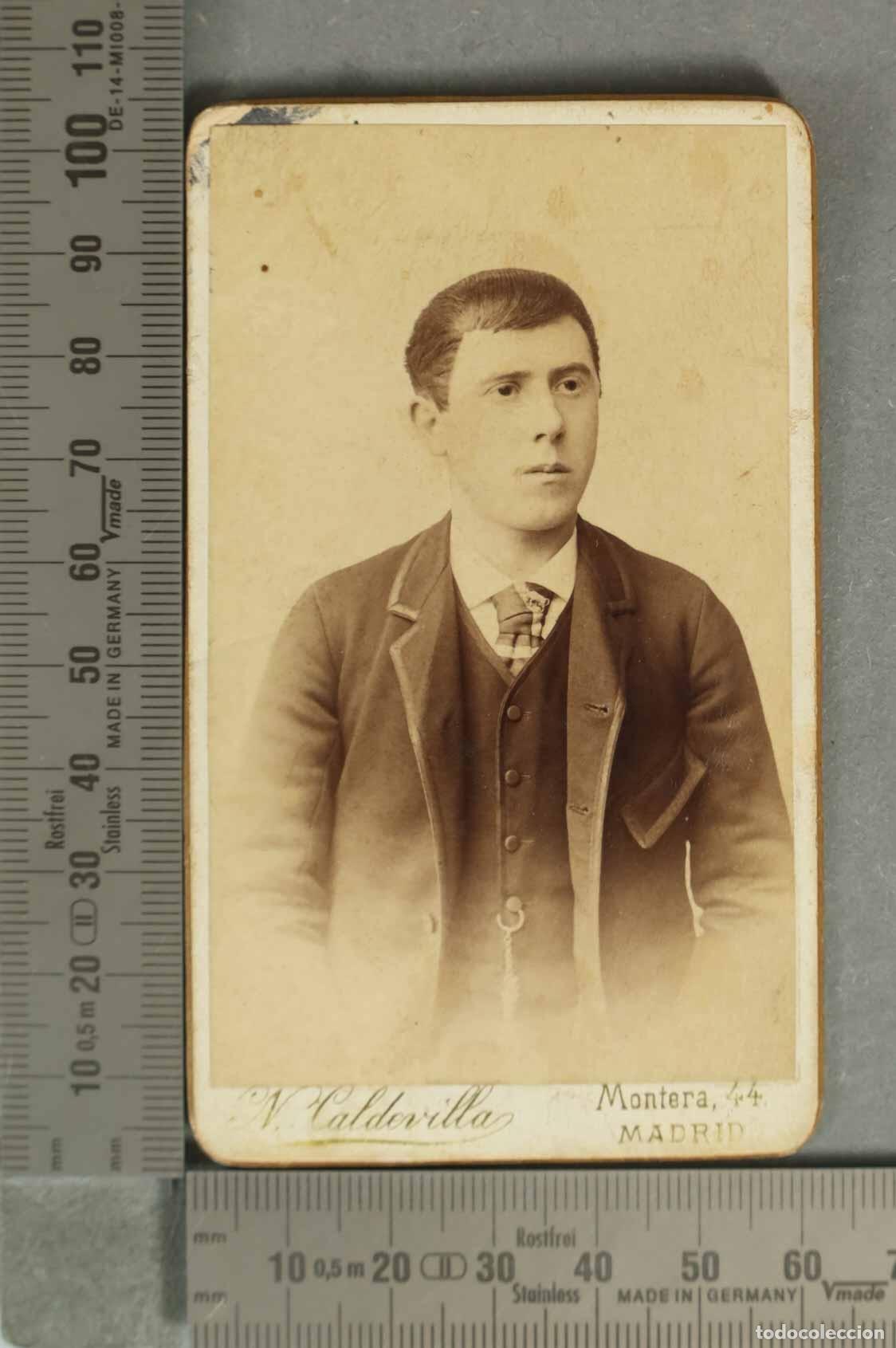 Fotograf&iacute;a antigua: CARTE DE VISITE. RETRATO JOVEN CON LEONTINA. N. CALDEVILLA. MADRID. DEDICADA EN REVERSO