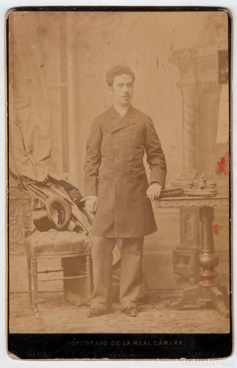 Fotograf&iacute;a antigua: Joven elegante, chistera, capa. Hebert, Madrid. Siglo XIX rc