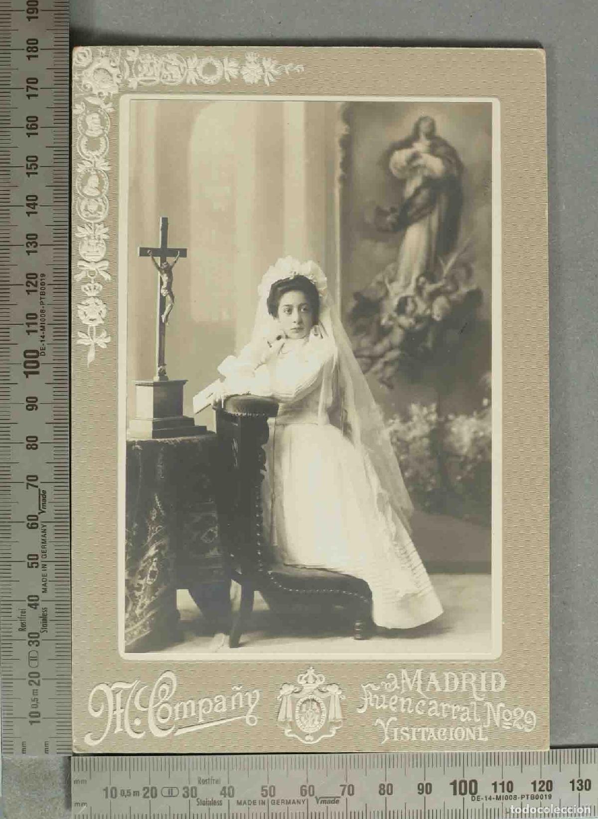 Fotograf&iacute;a antigua: CARTE DE VISITE. Primera Comuni&oacute;n - Ni&ntilde;a en reclinatorio - Madrid - COMPA&Ntilde;Y