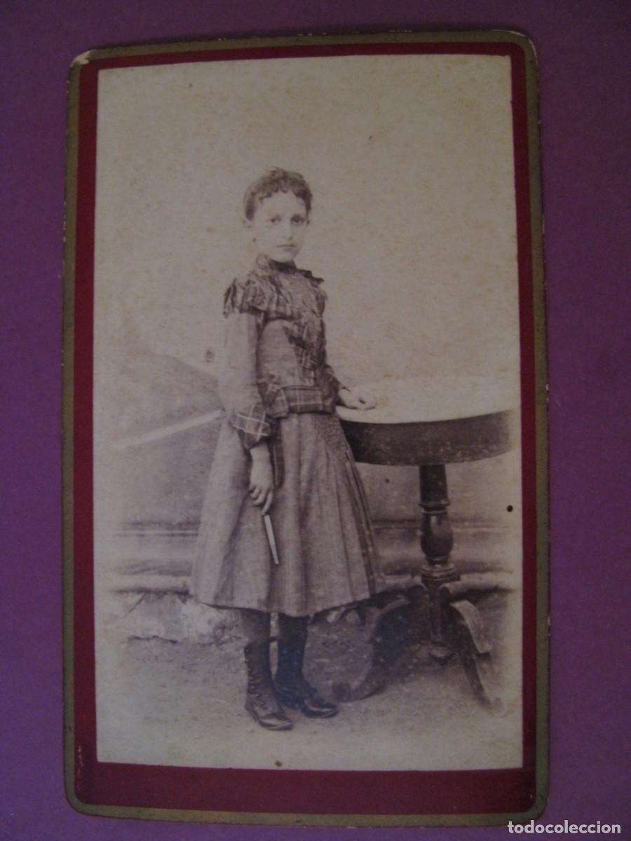 Fotograf&iacute;a antigua: ANTIGUA FOTO CDV. UNA NI&Ntilde;A. SIN DATOS DE FOTOGRAFO. 10X6,5 CM
