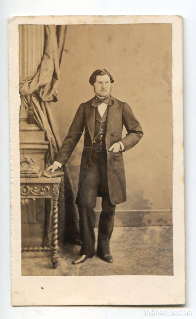 Fotograf&iacute;a antigua: Fotograf&iacute;a de caballero, formato carte de visite. Fot&oacute;grafo E. Juli&aacute;.