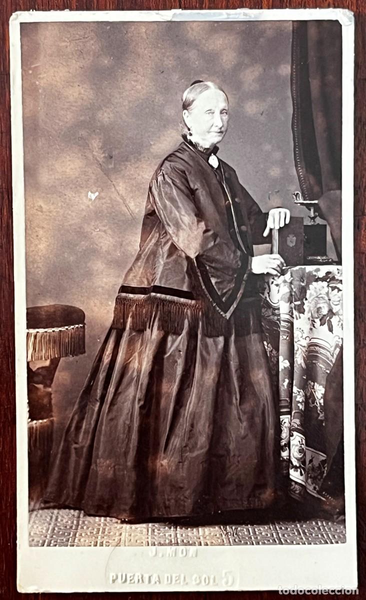 Fotograf&iacute;a antigua: FOTOGRAFIA CDV ALBUMINA DE DAMA, J. MON, PUERTA DEL SOL 5 MADRID, CARTE DE VISITE MIDE 10,3 X 6 CMS.