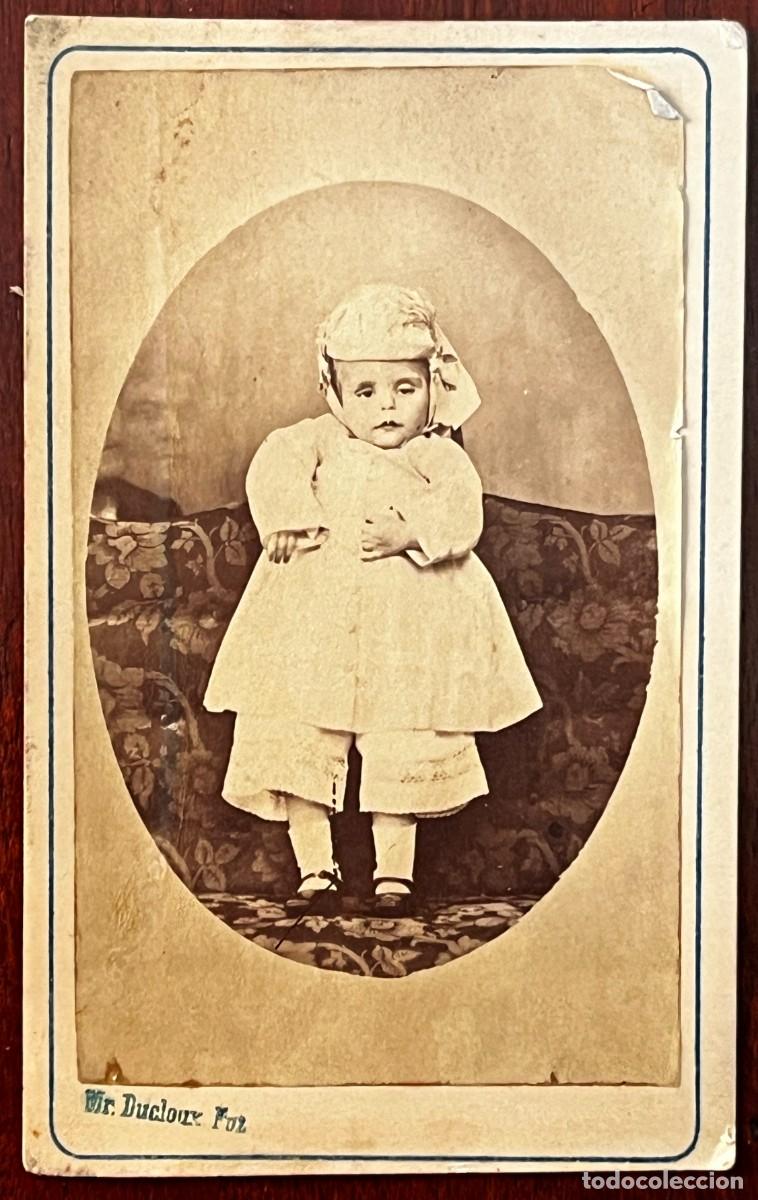 Fotografia antica: Impresionante Albumina CDV postmortem de ni&ntilde;a. Fijarse en la cara que sale a la iuzquierda encima