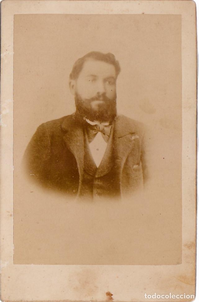 Fotograf&iacute;a antigua: Retrato de caballero con barba y pajarita. Siglo XIX rc