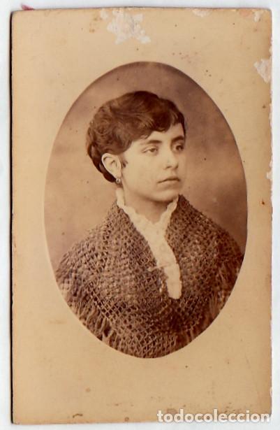Fotografia antica: Carta de Visita. CDV Retrato de joven dama con toquilla Siglo XIX rc
