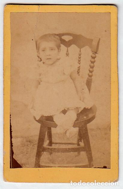 Fotograf&iacute;a antigua: Carta de Visita. CDV Retrato de beb&eacute; sentado en una torneada silla Siglo XIX rc
