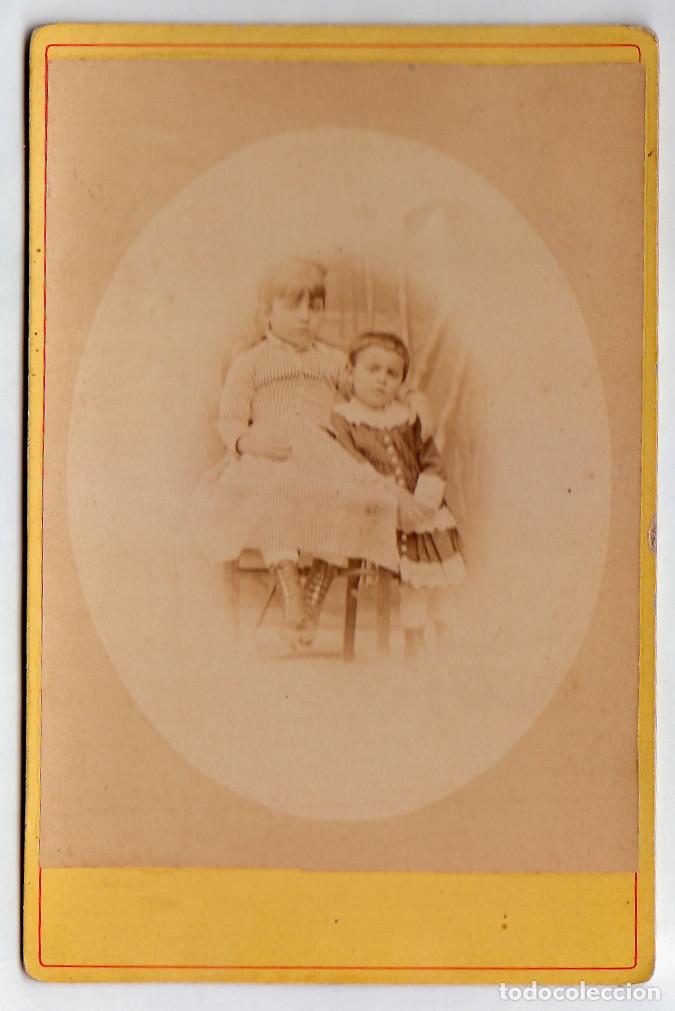 Fotograf&iacute;a antigua: Preciosa foto. Hermanitas, ni&ntilde;as con bonitos vestidos y botines. Siglo XIX rc