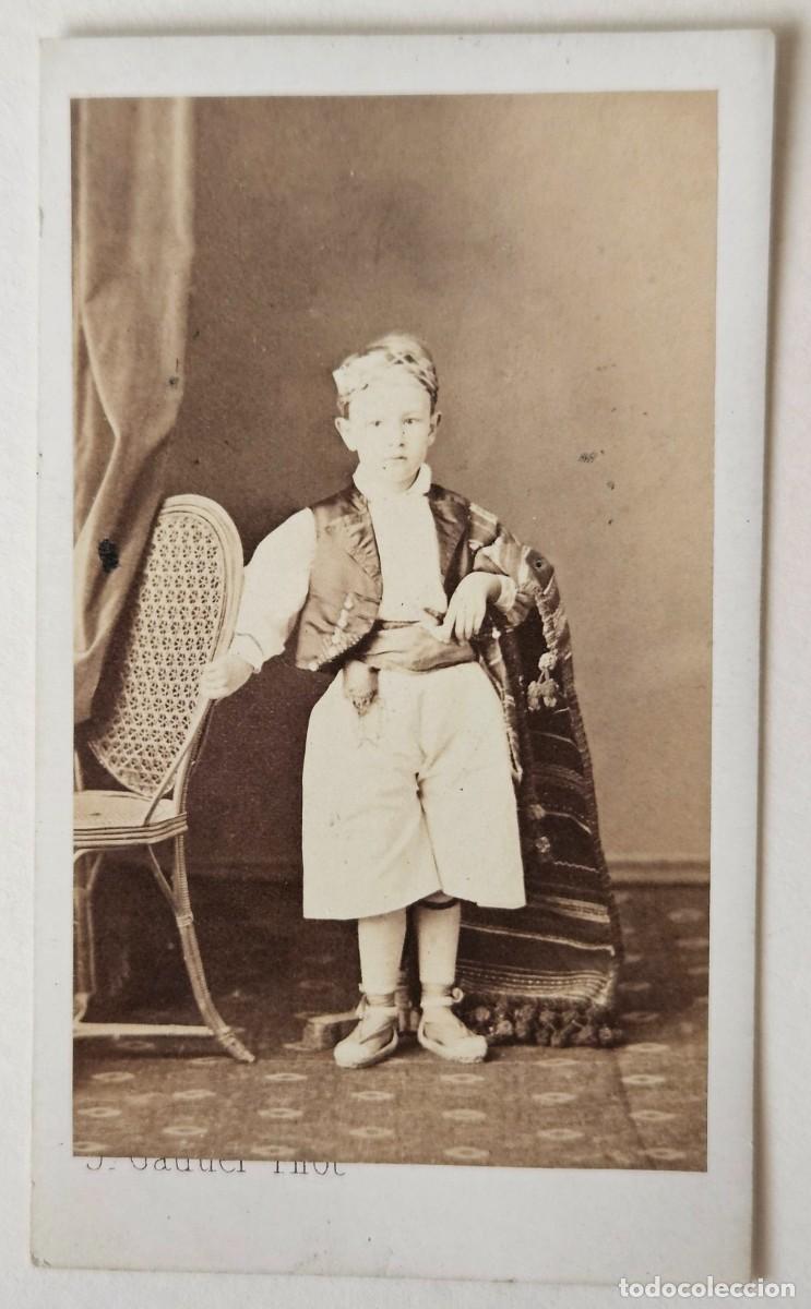 Antique Photography: Retrato de ni&ntilde;o con traje regional. Fot. Gautier, Madrid.