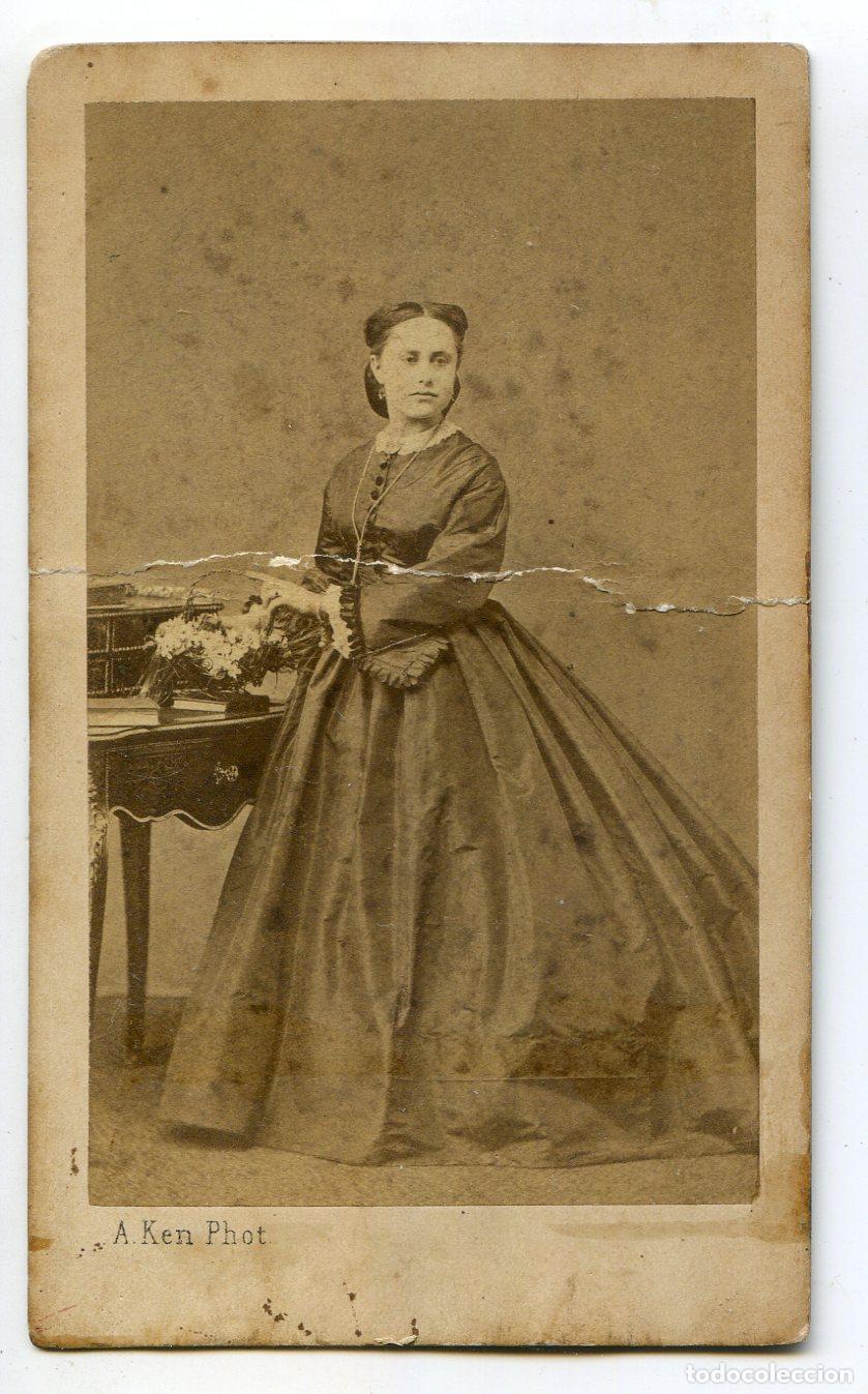 Fotograf&iacute;a antigua: Retrato de dama CDV A. Ken Phot, Paris. Con anotaci&oacute;n manuscrita al dorso Modesta Regato