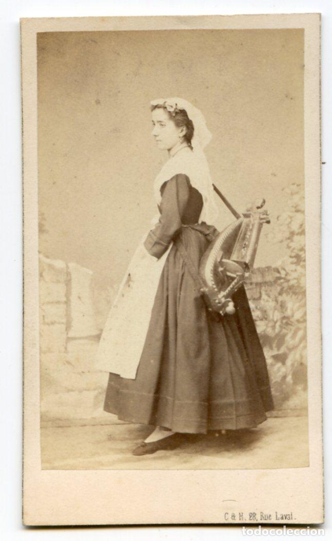 Fotografia antiga: Victoria Lafontaine, actriz del teatro Gymnase, CDV Maison Alph. Giroux, Cremiere & Hanfstaengl ph.