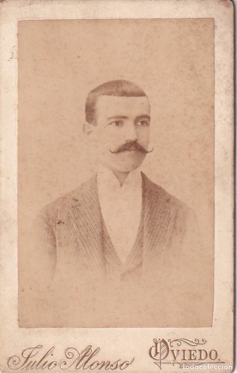 Photographie ancienne: Retrato caballero con bigote. Julio Alonso fot&oacute;grafo. Oviedo. 10,50 x 6,50 cm