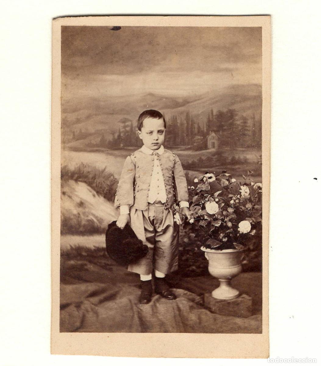 Fotograf&iacute;a antigua: RETRATO DE NI&Ntilde;O CON COPA DE FLORES, FOTO: J.S. RODR&Iacute;GUEZ, MADRID.