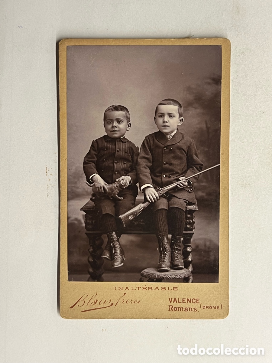 Fotograf&iacute;a antigua: NI&Ntilde;OS CON RIFLE.. Carte de visite. Fotograf&iacute;a Blain Fr&egrave;res (fin Siglo XIX) Med&iacute;das: 10,5 x 6,5 cm