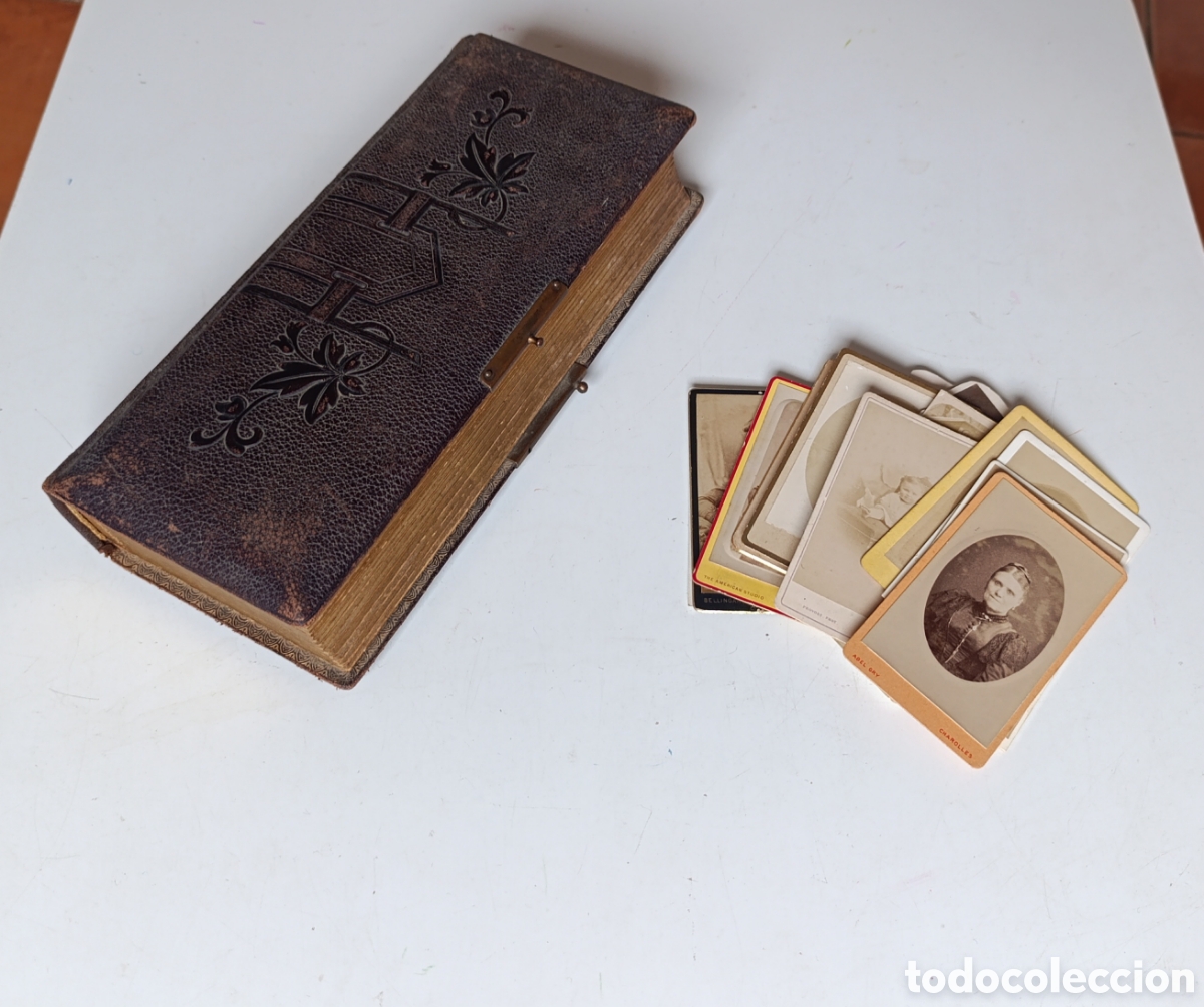 Fotograf&iacute;a antigua: &Aacute;lbum fotos tipo CDV / Carte de visite. Con 39 fotos