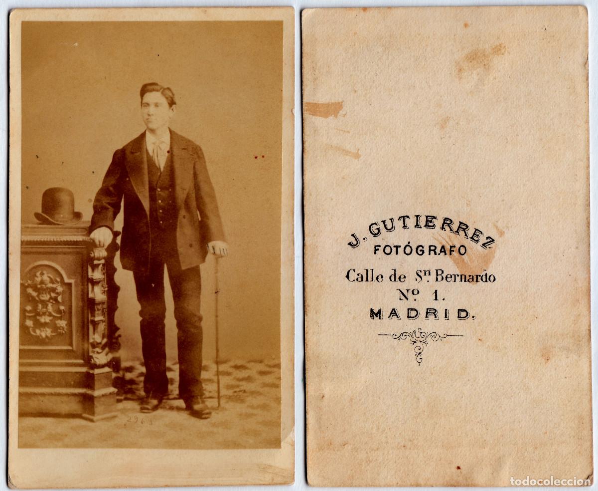 Fotograf&iacute;a antigua: J. Gutierrez, San Bernardo n&ordm; 1, Madrid. Elegante caballero con bast&oacute;n. Siglo XIX