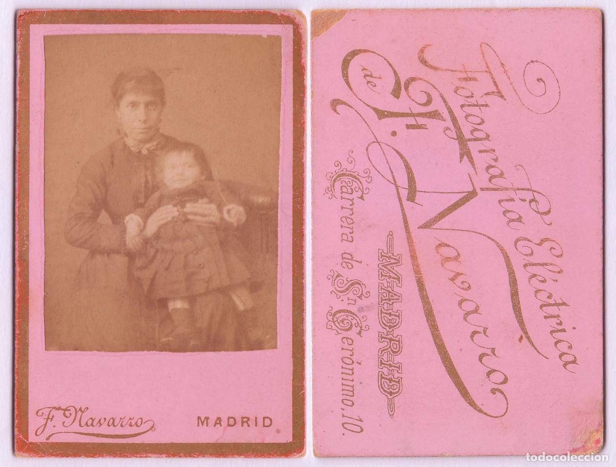 Fotograf&iacute;a antigua: F. Navarro, Fotograf&iacute;a El&eacute;ctrica, Madrid. Dama con su beb&eacute;. Siglo XIX