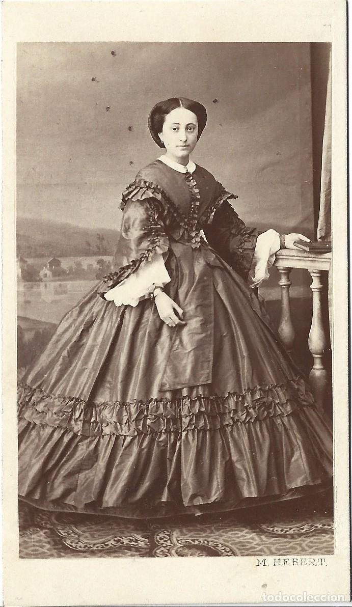 Antique Photography: 1862ca. CDV Carte de visite retrato Mart&iacute;nez de Hebert Madrid Una dama delante de un panorama-mural