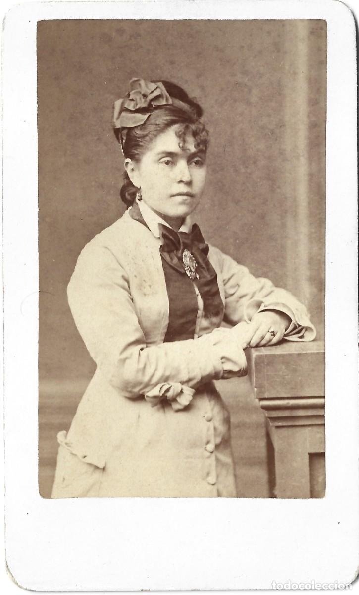 Fotograf&iacute;a antigua: 1876-1879 CDV carte de visite retrato de una dama Bischoff y Spencer Valpara&iacute;so, Chile LEER DESCRIP