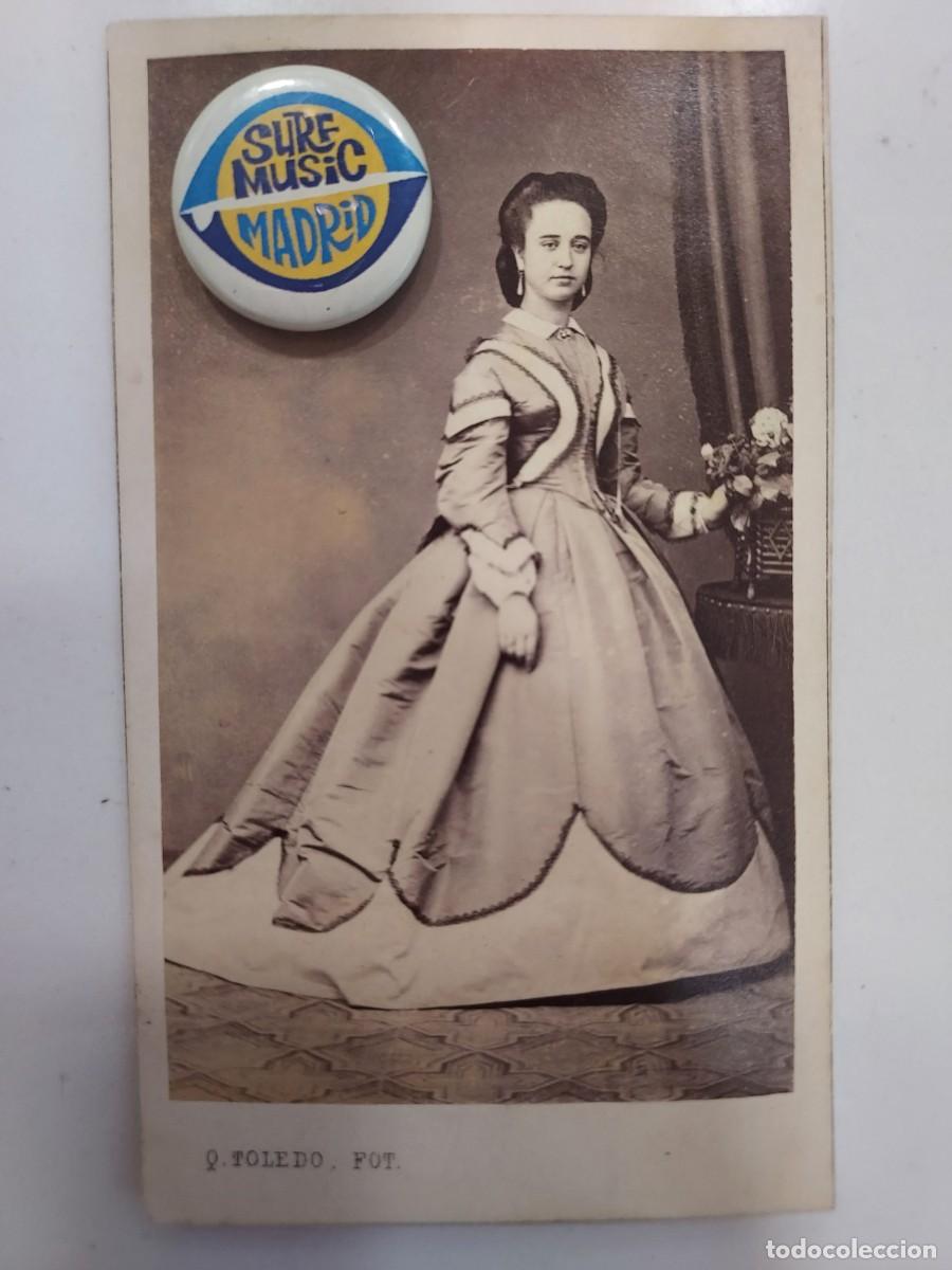 Fotograf&iacute;a antigua: FOTOGRAFIA Q. TOLEDO CALLE DE SEVILLA 16, MADRID. CARTE DE VISITE. RETRATO DAMA. 6 X 10,5. CA. 1870