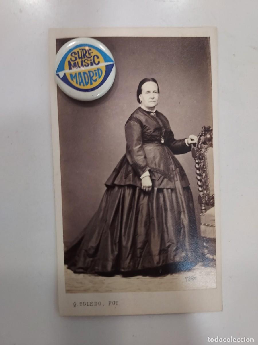 Fotograf&iacute;a antigua: FOTOGRAFIA Q. TOLEDO CALLE DE SEVILLA 16, MADRID. CARTE DE VISITE. RETRATO DAMA. 6 X 10,5. CA. 1870