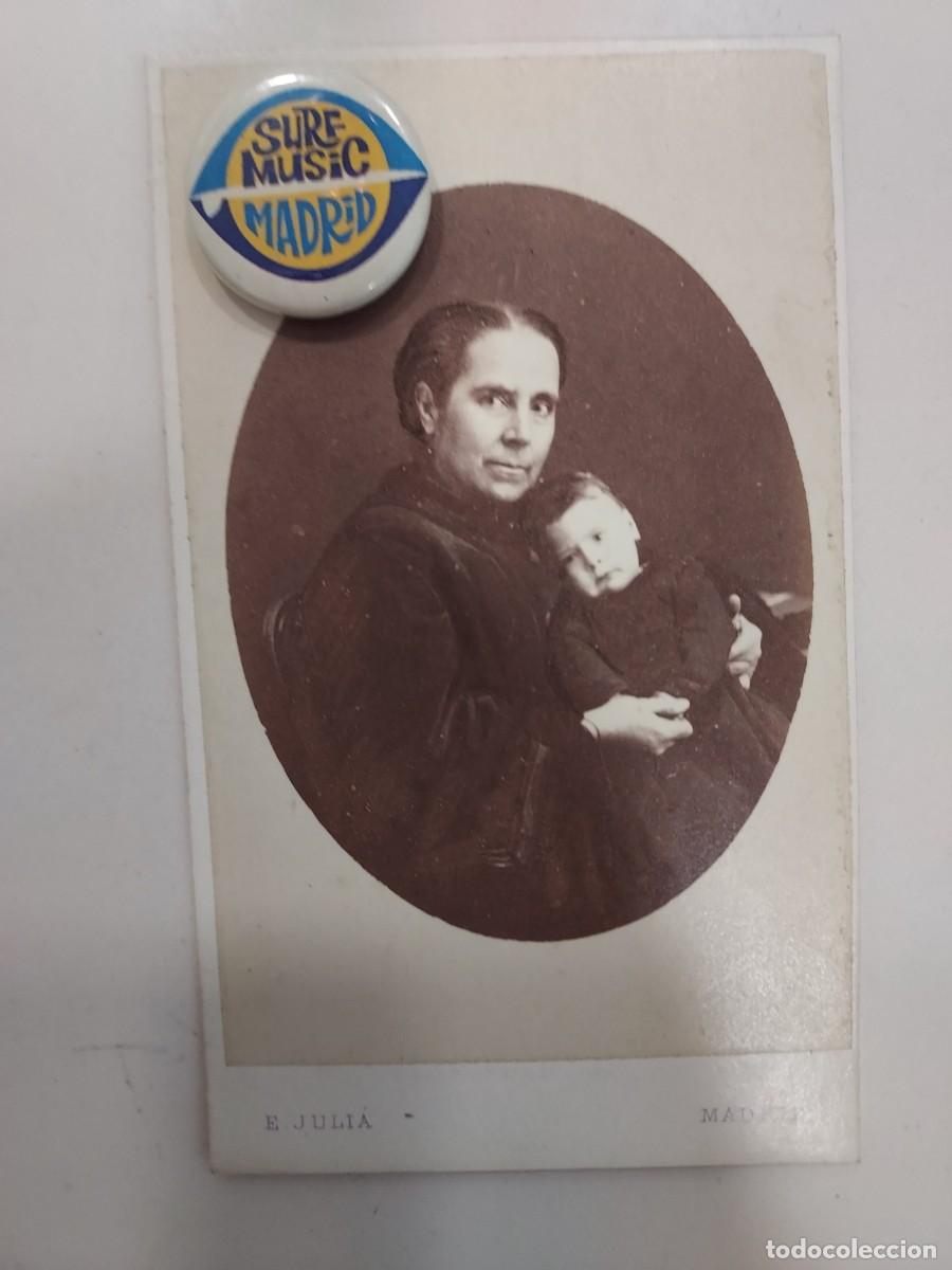 Fotograf&iacute;a antigua: FOTOGRAFIA EUSEBIO JULIA, PRINCIPE 27, MADRID. CARTE DE VISITE DAMA Y NI&Ntilde;O. 6 X 10,5. CA. 1870