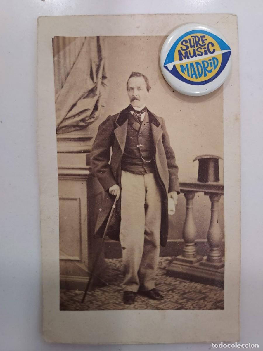 Fotograf&iacute;a antigua: FOTOGRAFIA &iquest;MADRID?. CARTE DE VISITE RETRATO CABALLERO BURGUES CHISTERA. 6,5 X 10. CA. 1860-1870