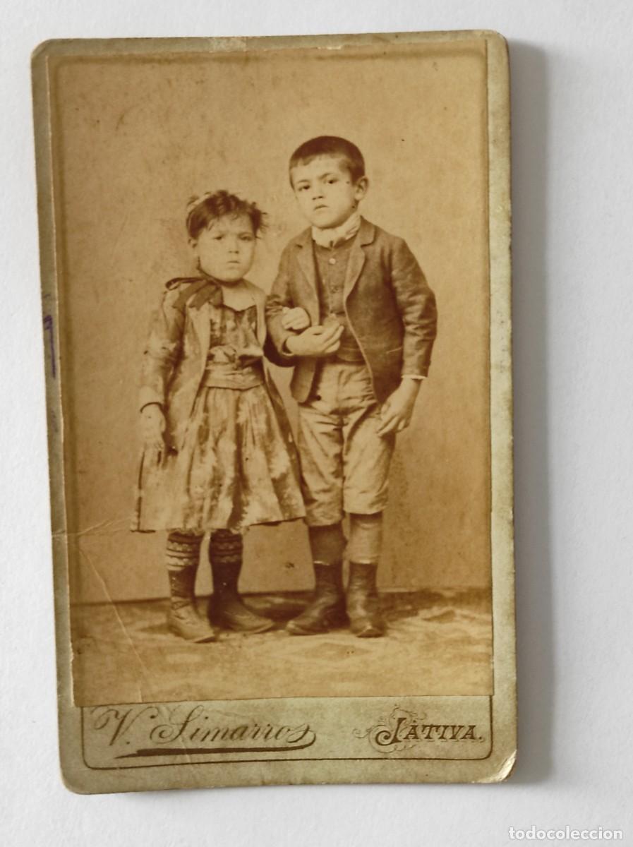 Fotograf&iacute;a antigua: RETRATO DE DOS NI&Ntilde;OS DE CUERPO ENTERO - FOT&Oacute;GRAFO V. SIMARRO, J&Aacute;TIVA (VALENCIA)