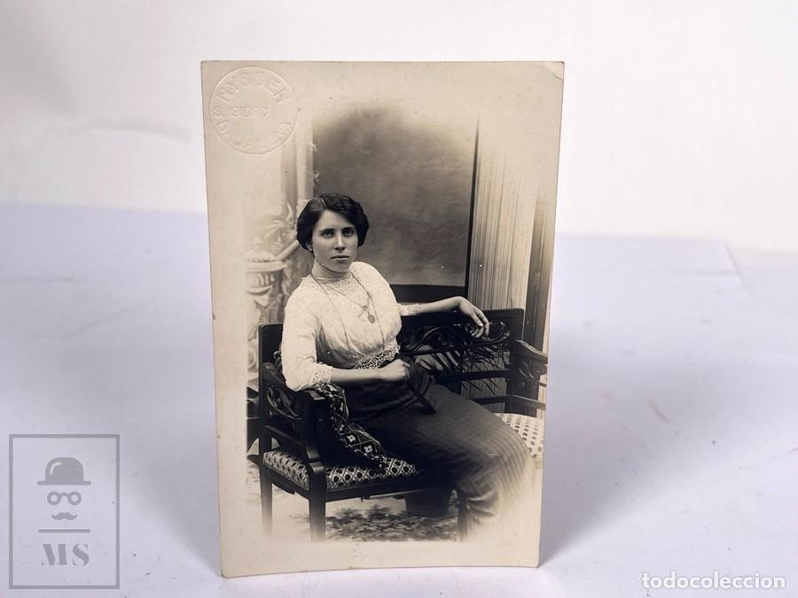 Fotograf&iacute;a antigua: Antigua tarjeta de Visita / CDV - Fotograf&iacute;a Mujer Posando - Alto Styling - Foto Myssen Badalona