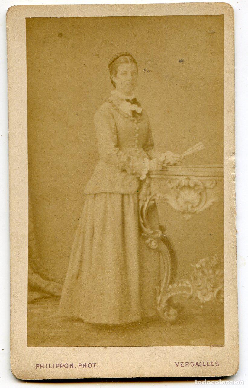 Fotografia antiga: Fotograf&iacute;a CDV de dama con abanico, Philippon Phot., Versailles