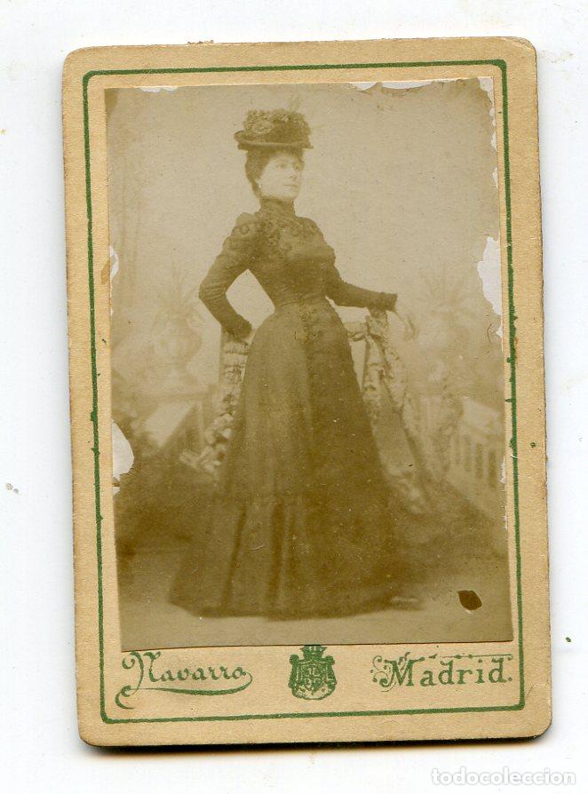 Fotograf&iacute;a antigua: Fotograf&iacute;a de dama, formato mignon (media cdv), fot&oacute;grafo F. Navarro, Madrid